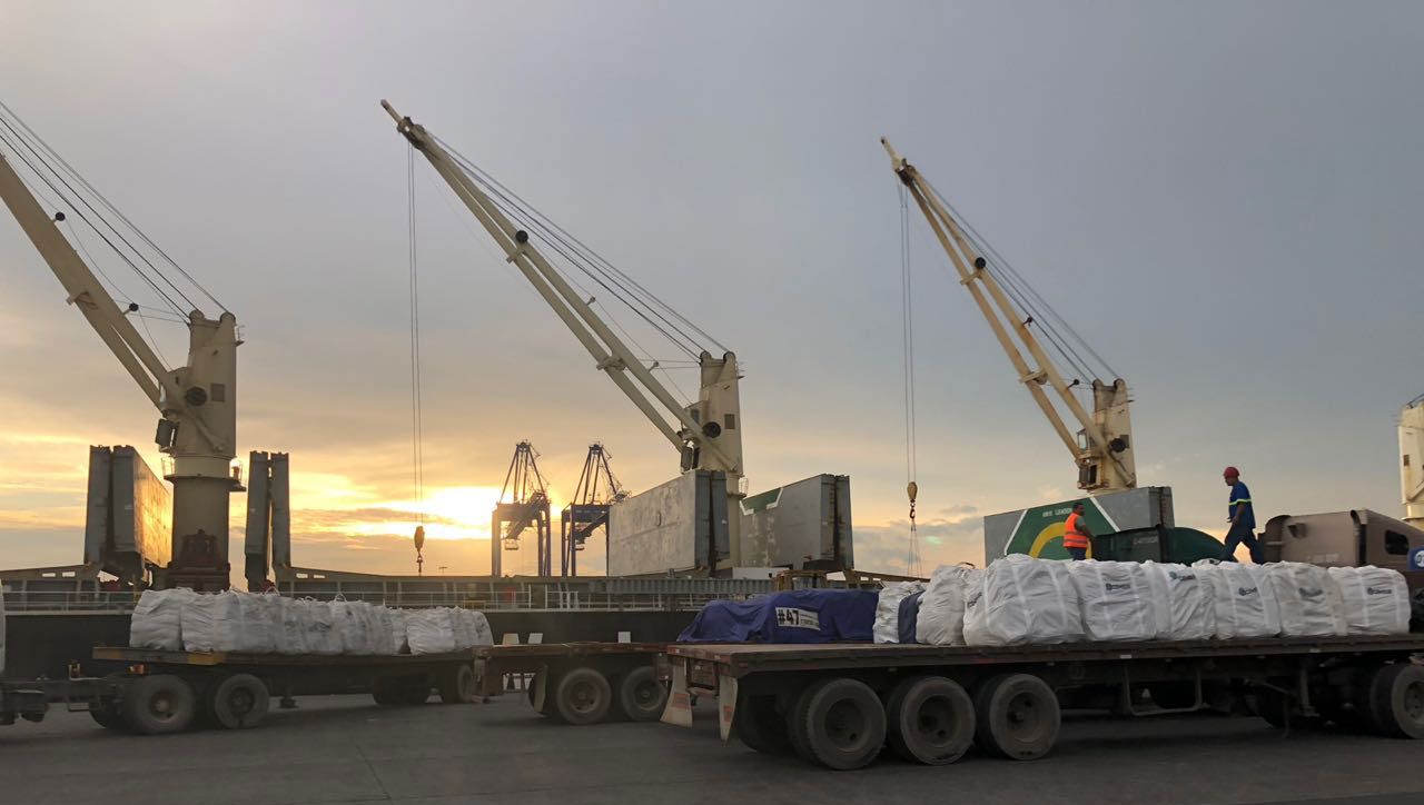 foto plumas cemsur cemento